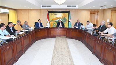 محافظ الفيوم يتابع مستجدات ملفات حصر أصول الدولة والتصالح وتقنين الأراضي