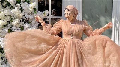 موديلات فساتين طويلة للمحجبات.. اللافندر والبيج الرملي ألوان رائجة لموسم 2025