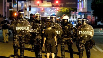 مقتل شخص وإصابة 12 آخرين في إطلاق نار مكثف بولاية أوكلاهوما الأمريكية 