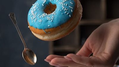 مخبوزة ومقلية| طريقة عمل الدونات زي المطاعم.. أفكار رائعة للتزيين