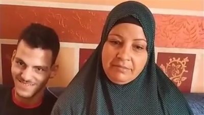 والده بيشيله يلف بيه على المباريات.. أشهر مشجع من ذوي الهمم بالمنوفية: نفسي أقابل صلاح | بث مباشر