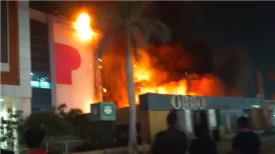 ماس كهربائي بالتكييف.. القصة الكاملة لحريق مول التجمع الخامس | صور 