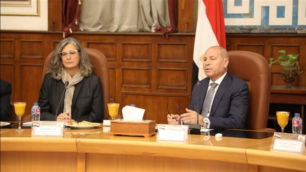 محافظ القاهرة يستقبل