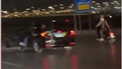 قائد سيارة ملاكي يؤدي حركات استعراضية على محور الشهيد| فيديو