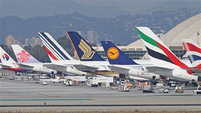 بسبب الإضرابات| شركة طيران تحذر عملائها وتقدم لهم تعويضات.. ما القصة؟ 