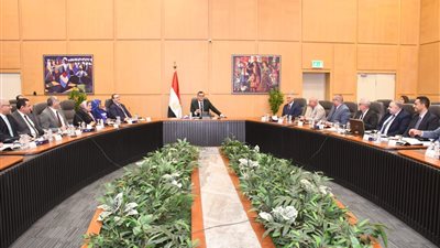 وزير الإسكان يكلف بتطبيق آليات متنوعة لإتاحة الأراضي بهدف جذب الاستثمار المحلي والأجنبي