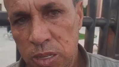 بكاء عم ثالث ضحايا حادث قطاري المنيا: مات وساب بنته عندها 7 شهور| بث مباشر