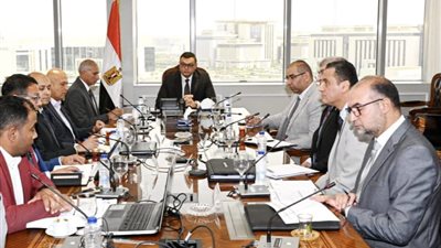 وزير الإسكان يتابع سير العمل بمشروعات تنفذها شركة بتروجيت