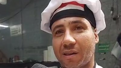 مالك مطعم يوزع 400 وجبة بالمجان على أرواح ضحايا حادث قطاري المنيا| بث مباشر