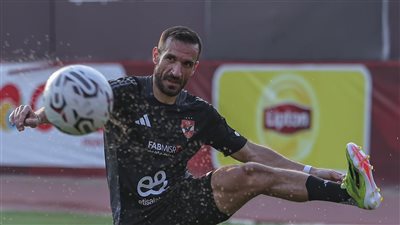 بعد غياب 10 أشهر.. علي معلول يعود للمشاركة مع الأهلي 