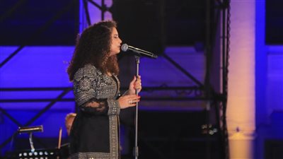 نسمة محجوب تبدأ حفلها بأغنية يا محروسة.. وتقدم رسالة سلام للوطن العربي| صور