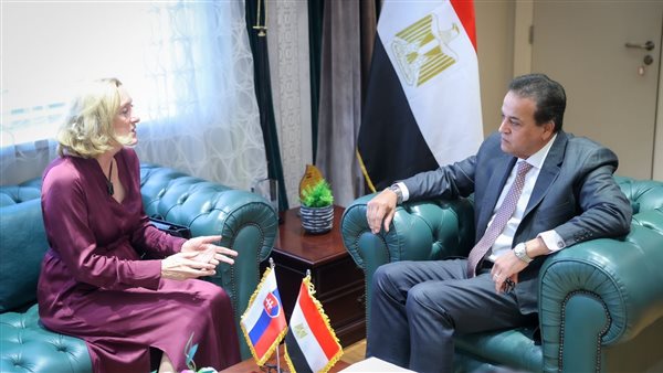 وزير الصحة والسكان،