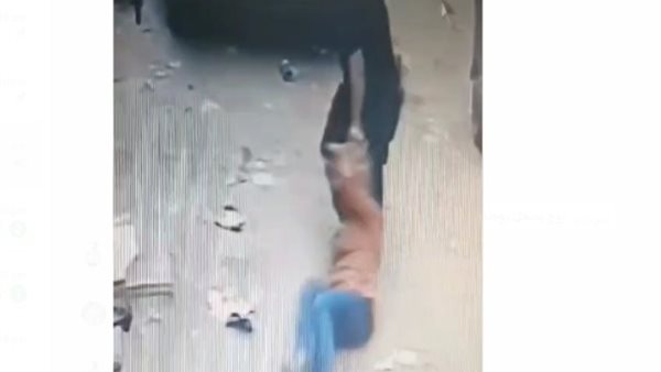 زوج يسحل زوجته بالعجوزة