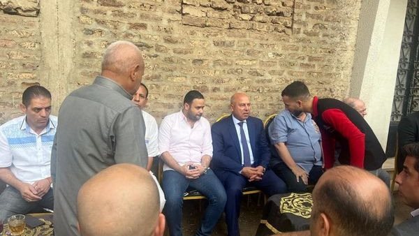 وزير النقل يقدم واجب