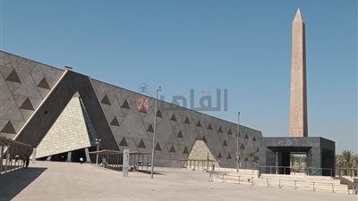 ننشر الصور الأولى للمسلة المعلقة بالمتحف المصري الكبير قبل افتتاحه للجمهور غدًا