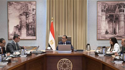رئيس الوزراء يستعرض آليات طرح وإتاحة قطع الأراضي بالمدن الجديدة للأنشطة العمرانية والخدمية