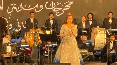عبير نعمة من حفلها بمهرجان الموسيقى العربية: مصر بتعرف تصنع الانتصار.. وأوجه أجري كاملا لوطني لبنان 