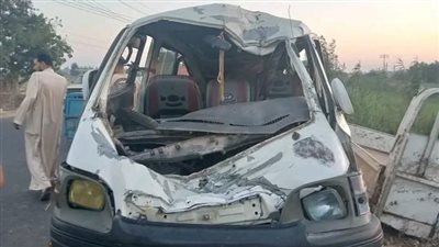 الميكروباص انقلب بيهم.. إصابة شخصين في حادث على طريق فوه مطوبس 