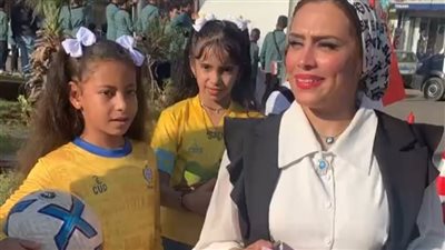 بيوزعوا مانجا على المارة.. الإسماعيلية تحتفل بعيدها القومي بالأعلام والموسيقى | بث مباشر