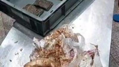 خباها جوه المش.. تفاصيل القبض على مسافر بميناء الأقصر الجوي لاتهامه بمحاولة تهريب مواد مخدرة 