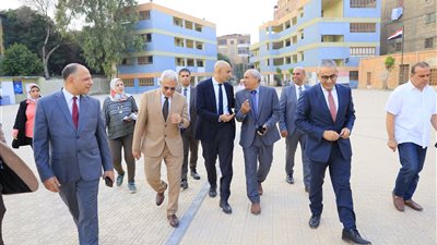 وزير التعليم يستكمل جولته التفقدية بمدرستين بالقاهرة لمتابعة انتظام العام الدراسي