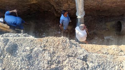 محافظ أسوان: بدء ضخ المياه بعد إصلاح كسر الخط الرئيسي بالكرور 