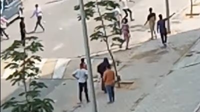 خناقة بالطوب| مشاجرة عائلية بين أولياء أمور طلاب مدرسة بحدائق أكتوبر.. ومصدر يعلق