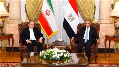 وزير الخارجية لنظيره الإيراني: نؤكد على ضرورة تجنب استدراج الإقليم إلى مواجهة كارثية 