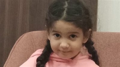 حالتها تتدهور وبيجيلها تشنجات.. أم تستغيث بـ 57357 بسبب معاناة طفلتها من ورم المخ