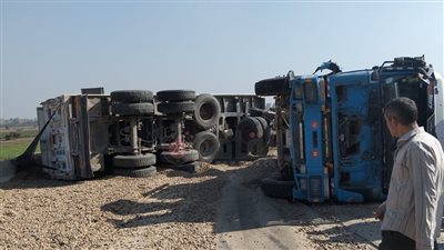 انقلاب سيارة نقل ثقيل على الطريق الإقليمي بالمنوفية