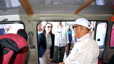 محافظ البحيرة تتابع انتظام سير العمل بمجمع مواقف دمنهور وتشدد على الالتزام بالتعريفة الجديدة