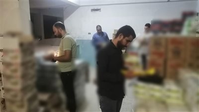 ضبط 3 أطنان مواد غذائية مجهولة المصدر قبل بيعها في الأسواق بسوهاج 
