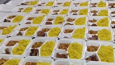 أهالي السويس يوزعون 1000 وجبة بالمجان على أرواح ضحايا حادث أتوبيس الجلالة | بث مباشر