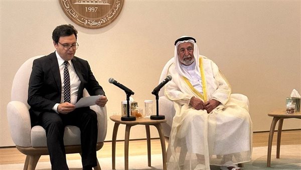 وزير الثقافة يُسلم