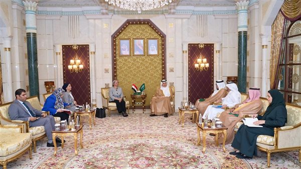 وزيرة البيئة تلتقي