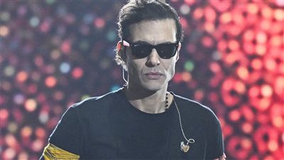 أنا مش سلعة ولا كيس شيبسي.. أمير عيد يتصدر التريند بسبب نصيحة والدته ويوجه رسالة لجمهوره| فيديو