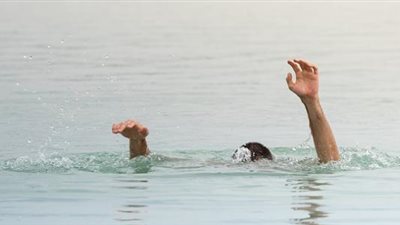 انتشال جثة غريق بنهر النيل بمدينة السباعية بأسوان 