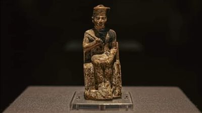 طوله 7.5 سم.. المتحف المصري بالتحرير يلقي الضوء على التمثال الوحيد للملك خوفو 