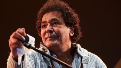 مصدر مقرب من محمد منير يكشف نتيجة فحوصات الكينج في ألمانيا | خاص