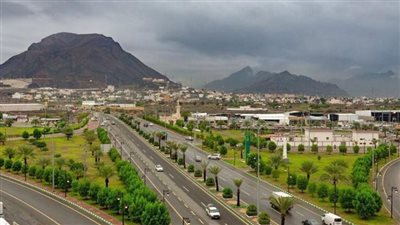 مدن السعودية تعاني.. أمطار غزيرة مصحوبة بـرياح نشطة وبرق ورعد