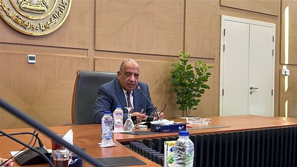 وزير الكهرباء خلال