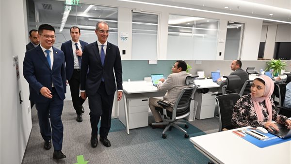 وزير الاتصالات وتكنولوجيا