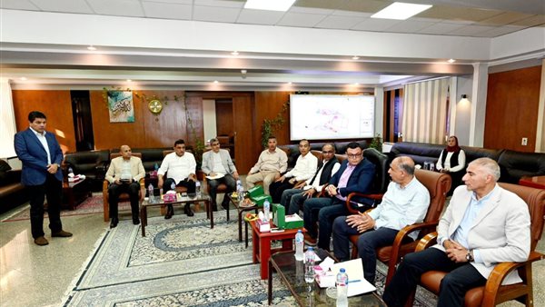 وزير الإسكان والمرافق