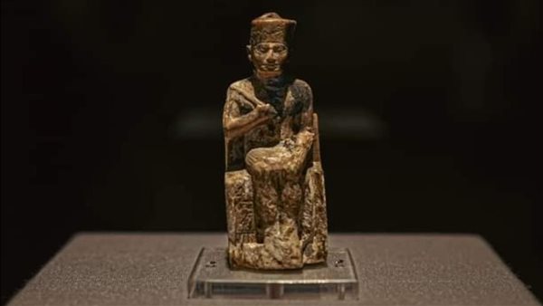 تمثال الملك خوفو