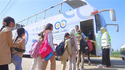 صناع الخير تطلق أتوبيس عنيك في عنينا لتوصيل رسائل توعية لأطفال القرى| صور