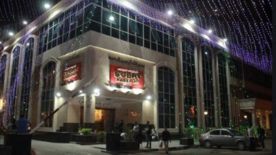 الدخان مالي المكان.. أول صورة من آثار حريق مطعم صبحي كابر