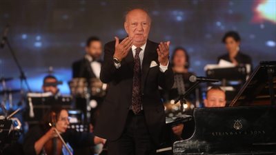 وزير الثقافة: عمر خيرت بخير وحالته الصحية في تحسن