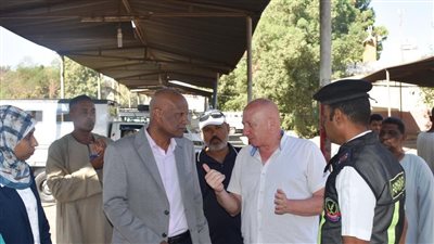 محافظ أسوان يكلف السكرتير العام بالمتابعة الميدانية داخل مواقف الأقاليم بمركزي كوم أمبو ودراو