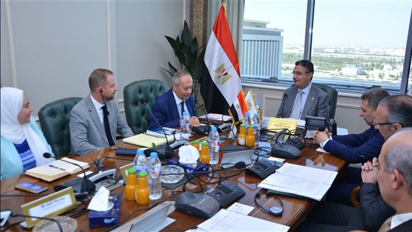 وزير التموين يعقد