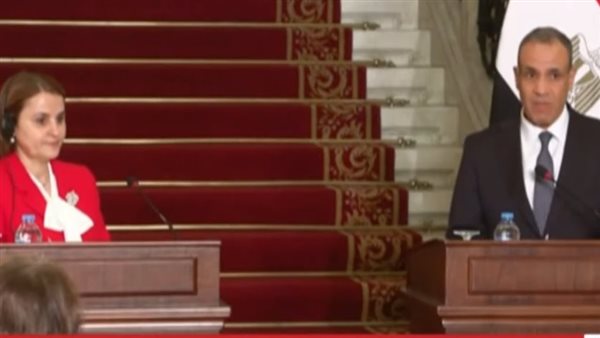 وزير الخارجية ونظيرته